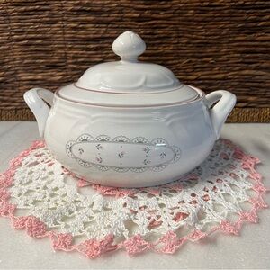 Vintage 1988 Victoriana Japan Pink Rose & Lace Covered Serving Bowl Casserole